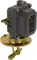Square D - 7 and 9 NEMA Rated, DPST, Float Switch Pressure and Level Switch - 575 VAC, Line-Load-Load-Line Terminal - Exact Tooling