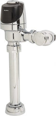 Sloan Valve Co. - 1-1/2" Spud Coupling, 1" Pipe, Closet Automatic Flush Valve - Handle Opening, 3.5 Gal per Flush, Plastic Cover, Powered by 4 AA Batteries - Exact Tooling