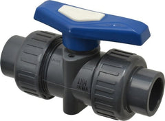Simtech - 3/4" Pipe, Full Port, PVC True Union Design Ball Valve - Inline - Two Way Flow, FNPT x FNPT (with Socket Adapter) Ends, Tee Handle, 232 WOG - Exact Tooling