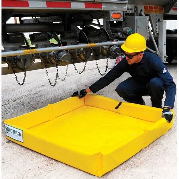 UltraTech - 60 Gal 18 oz PVC Containment Berm, Mini-Foam Wall - 1/2' High x 4' Wide x 4" Long - Exact Tooling