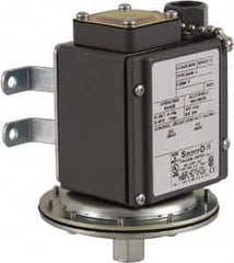 Square D - 4, 13 and 4X NEMA Rated, SPDT, 0.2 to 10 psi, Vacuum Switch Pressure and Level Switch - Adjustable Pressure, 120 VAC, 125 VDC, 240 VAC, 250 VDC, Screw Terminal - Exact Tooling