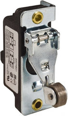 Square D - SPDT, NC/NO, 600 VAC, Screw Terminal, Roller Plunger Actuator, General Purpose Limit Switch - 1 NEMA Rating, IP20 IPR Rating, Bracket Mount, 1/2 Lb. Operating Force - Exact Tooling