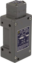 Square D - SPDT, NC/NO, 600 Volt Screw Terminal, Plunger Actuator, General Purpose Limit Switch - 1, 2, 4, 6, 12, 13, 6P NEMA Rating, IP67 IPR Rating - Exact Tooling