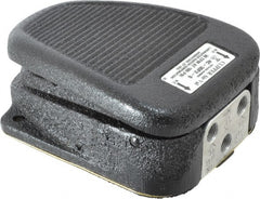 LINEMASTER - 1/8-27 NPT Clipper Air Valve - 4-Way Air Valve Foot Switch & 4 1/2" Length x 3 1/2" Width - Exact Tooling