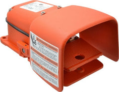 LINEMASTER - 1 Treadle, 20 Amp, 1 hp, Maintained (MA), SPDT, Electric Foot Switch - 13, 2 & 4 NEMA Rated, IP56, Cast Iron, 9" Long x 5.88" Wide x 4-1/2" High - Exact Tooling