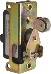 Square D - SPDT, NC/NO, 600 VAC, Screw Terminal, Roller Plunger Actuator, General Purpose Limit Switch - 1 NEMA Rating, IP20 IPR Rating, Bracket Mount, 1/2 Lb. Operating Force - Exact Tooling