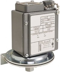Square D - 4, 13 and 4X NEMA Rated, DPDT, 1 to 40 psi, Vacuum Switch Pressure and Level Switch - Adjustable Pressure, 120 VAC, 125 VDC, 240 VAC, 250 VDC, Screw Terminal - Exact Tooling
