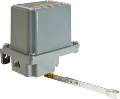 Square D - 4 NEMA Rated, DPST, Float Switch Pressure and Level Switch - 575 VAC, Line-Load-Load-Line Terminal - Exact Tooling
