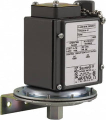 Square D - 4, 13 and 4X NEMA Rated, DPDT, 28.3 inHg, Electromechanical Pressure and Level Switch - Exact Tooling