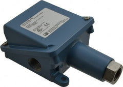 United Electric Controls - 15 to 300 psi Adjustable Range, 1,500 Max psi, General Purpose Diaphragm - 1/2 NPTF - Exact Tooling