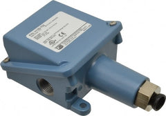 United Electric Controls - 3 to 100 psi Adjustable Range, 500 Max psi, General Purpose Diaphragm - 1/4 NPTF - Exact Tooling