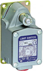 Square D - SPDT, NC/NO, 600 VAC, Screw Terminal, Rotary Head Actuator, General Purpose Limit Switch - 1, 2, 4, 12, 13 NEMA Rating, IP65, IP66, IP67 IPR Rating - Exact Tooling