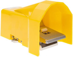 PRO-SOURCE - 1/4" NPT Manual Mechanical Valve - 3 Way, 2 Position, Foot Pedal/Manual with I Guard, 0.65 CV Rate & 127.98 Max psi - Exact Tooling